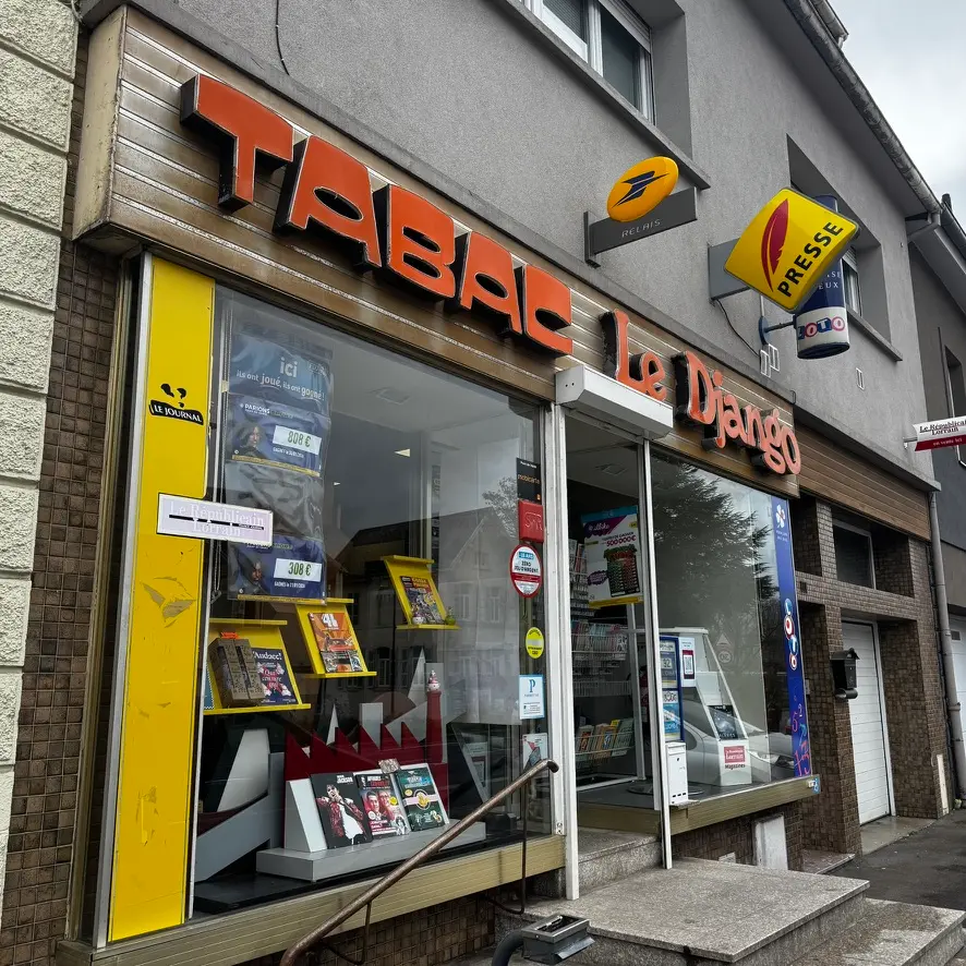 Vitrine du Django propre après le nettoyage